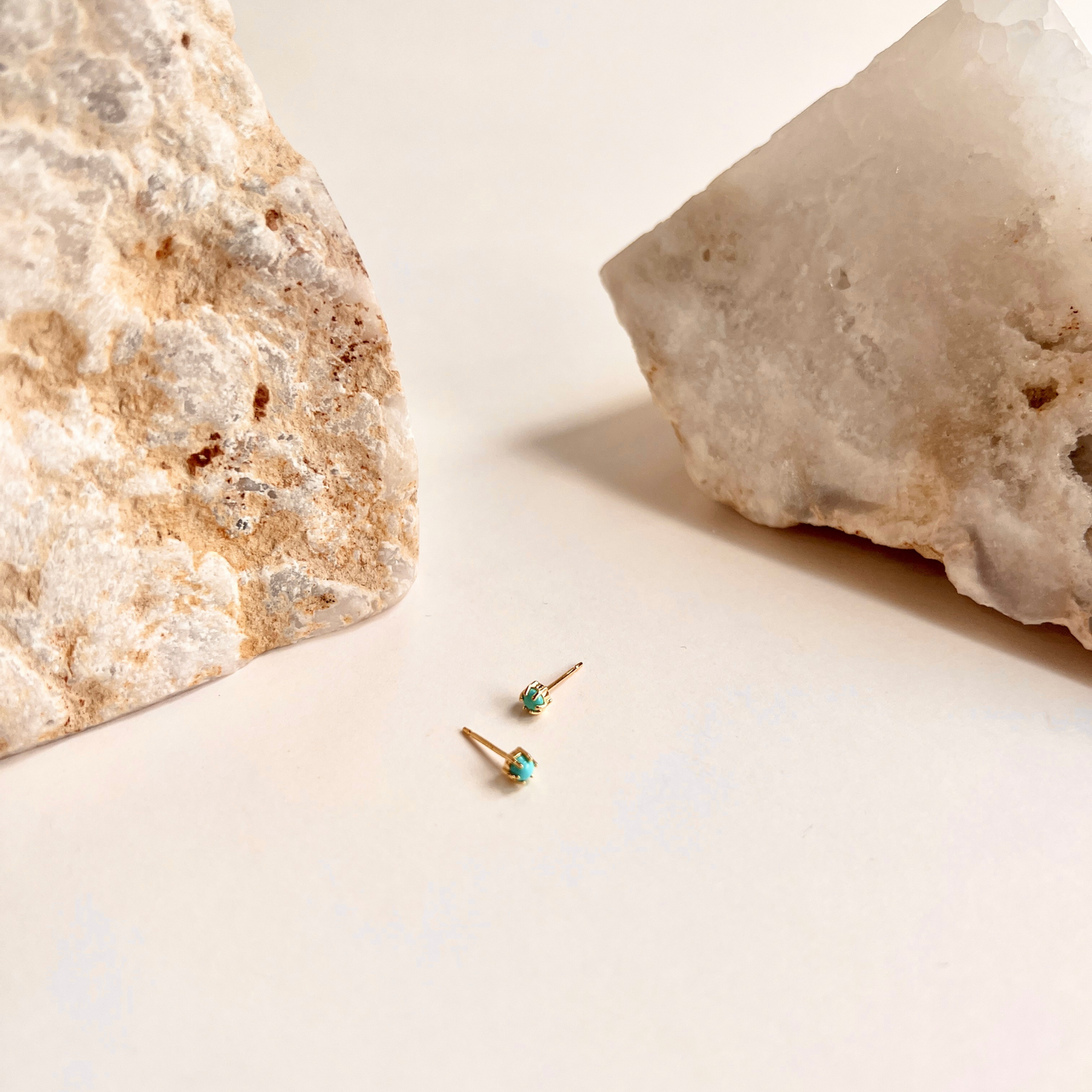Claw Set Turquoise Stud With 6 Prongs Earrings