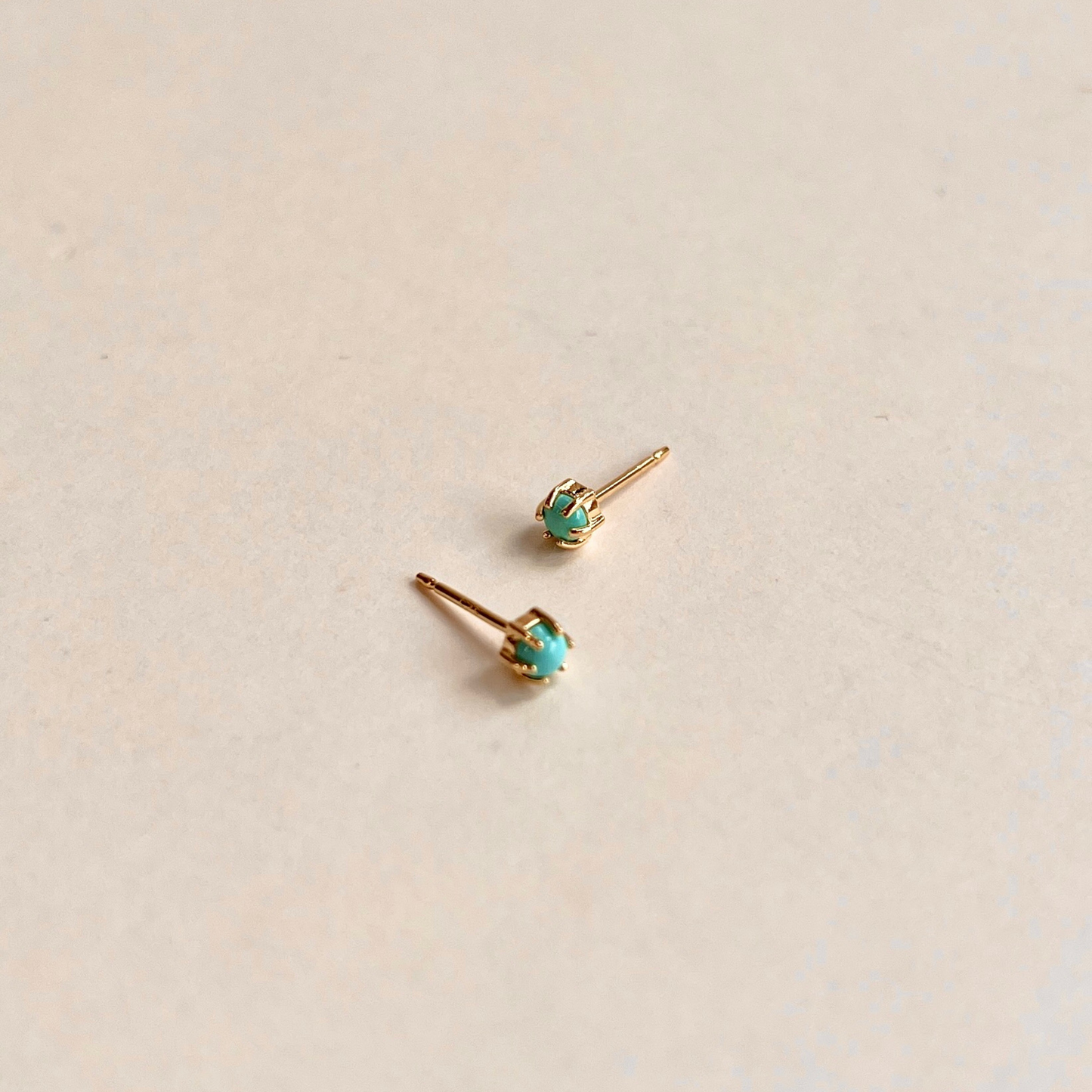 Claw Set Turquoise Stud With 6 Prongs Earrings