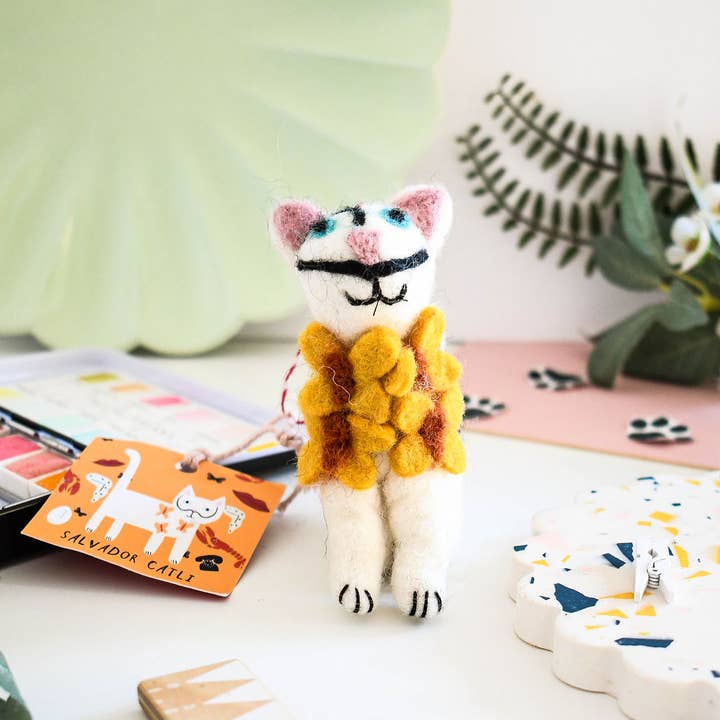 F94 - Salvador Catli Art Cat Felt Decoration