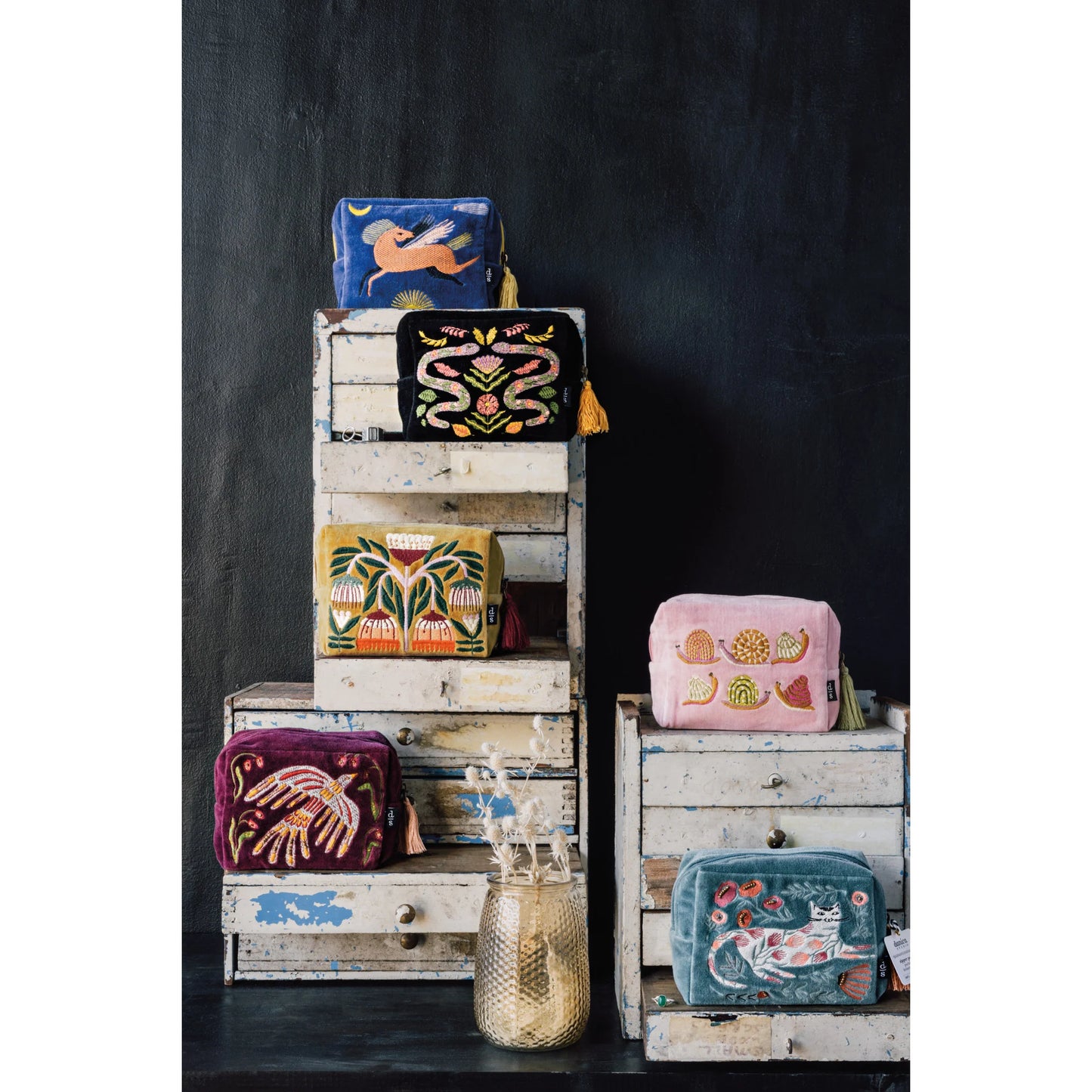 Embroidered Pouch Venus